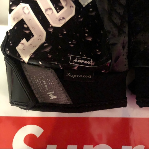Supreme Nike Vapor Jet 4.0 Football Gloves - Picture 4 of 4
